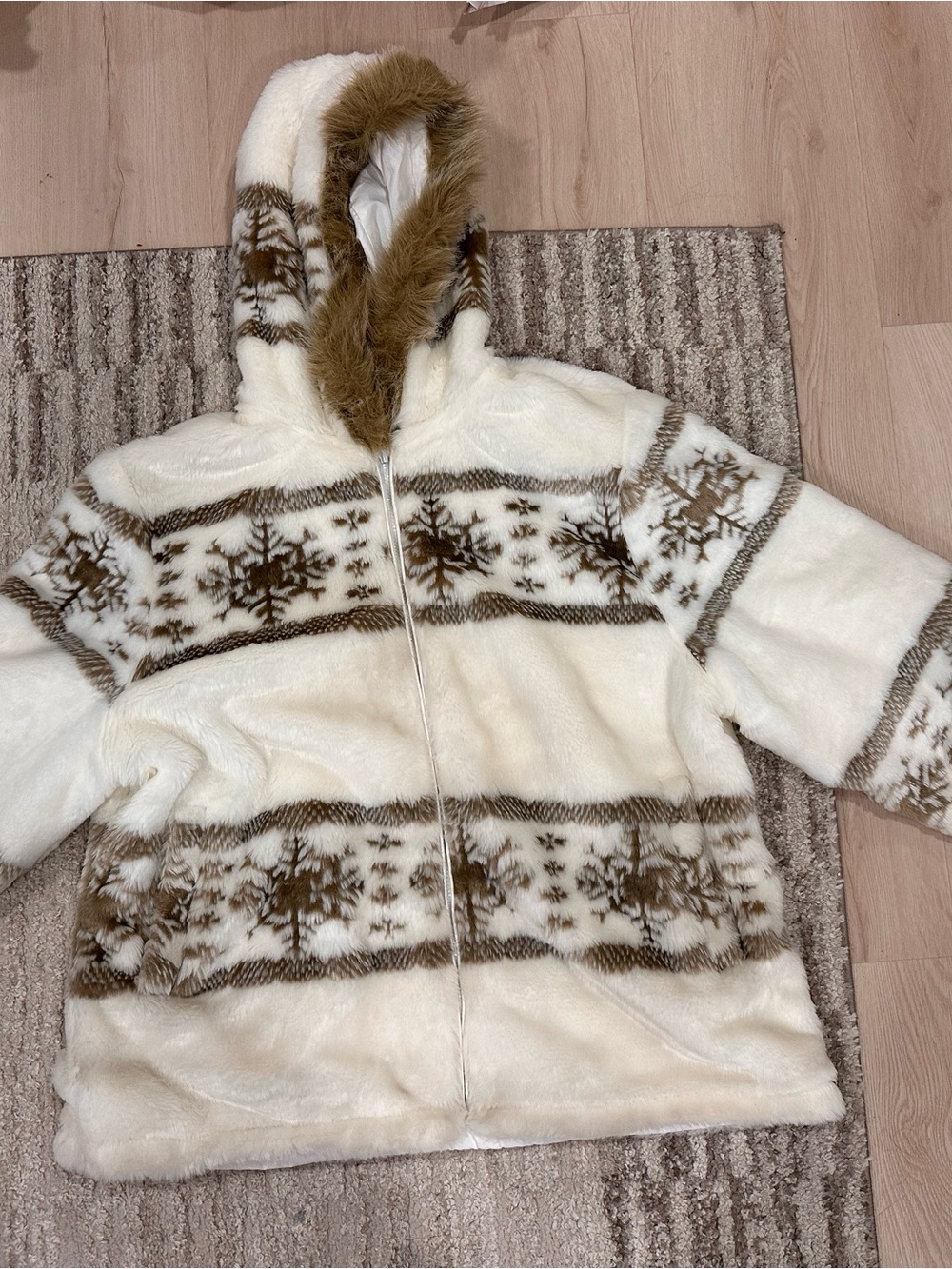 Faux-Fur Hooded heavy soft Coat in Cream and Brown
